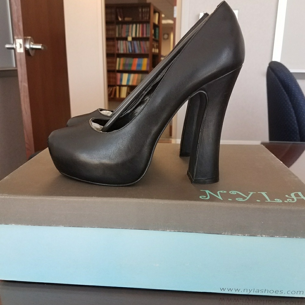 N.Y.L.A. Jenko style, black pumps size 8.5.